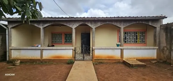 Villa à vendre au Camp SIC Mendong YAOUNDE