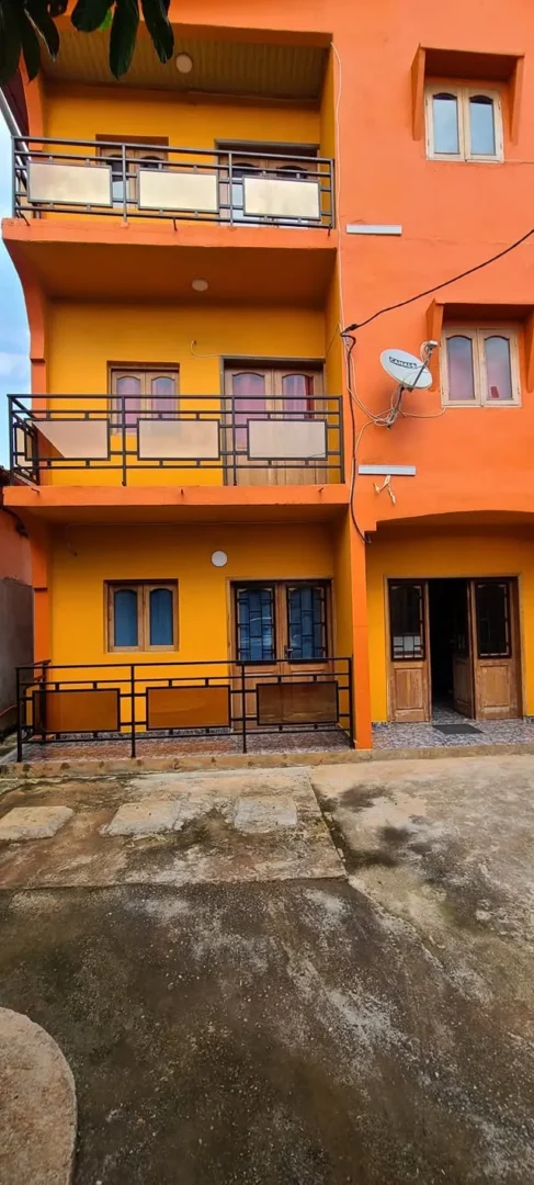 Appartement meublé à louer à Yaoundé, Odza Petit Marché