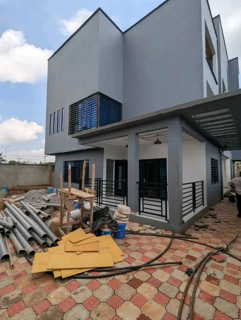 DUPLEX MODERNE À LOUER — OLEMBÉ, YAOUNDÉ