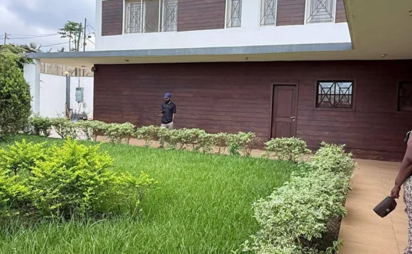 DUPLEX MODERNE À VENDRE A YAOUNDÉ NKOLFOULOU