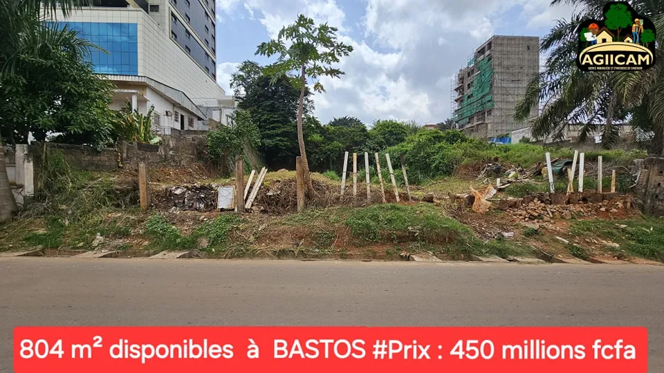 Terrain titré de 804 m² à vendre à BASTOS YAOUNDÉ