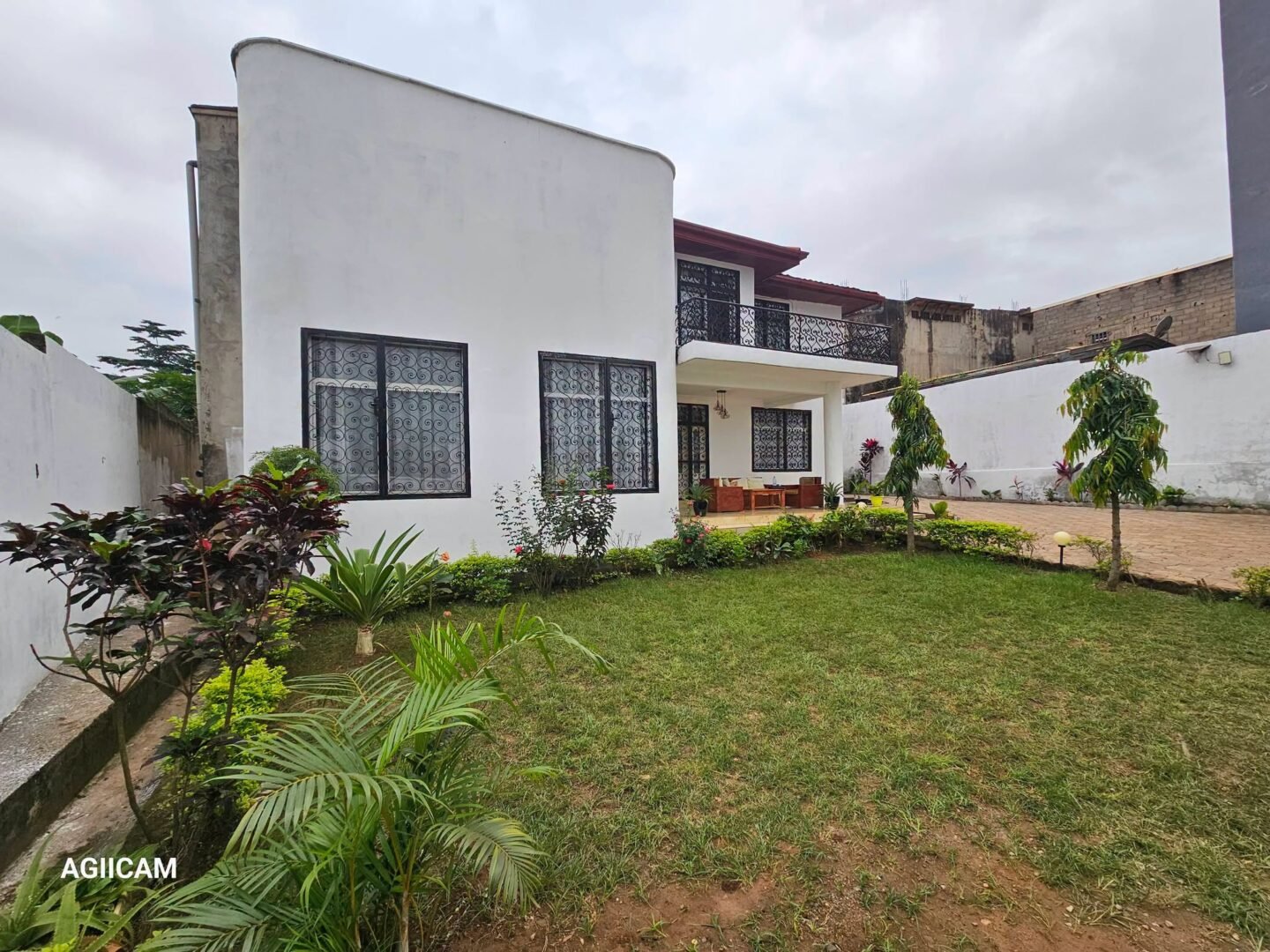 MAGNIFIQUE DUPLEX STYLE EUROPÉEN À VENDRE  À NKOABANG