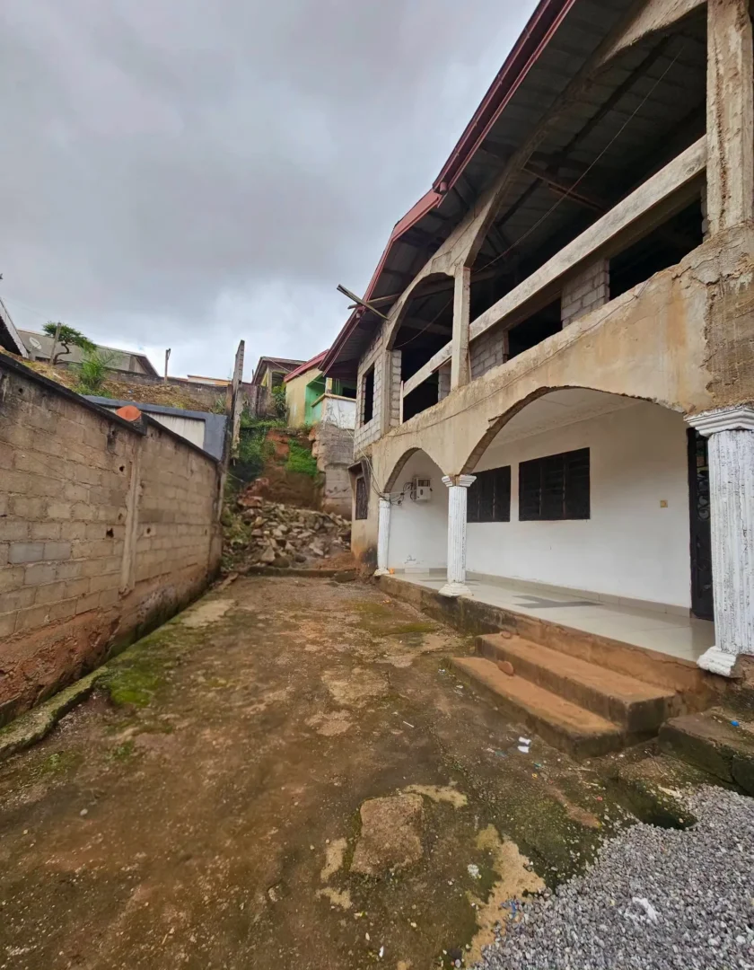 DUPLEX INACHEVE À VENDRE  À LA CITE VERTE YAOUNDE