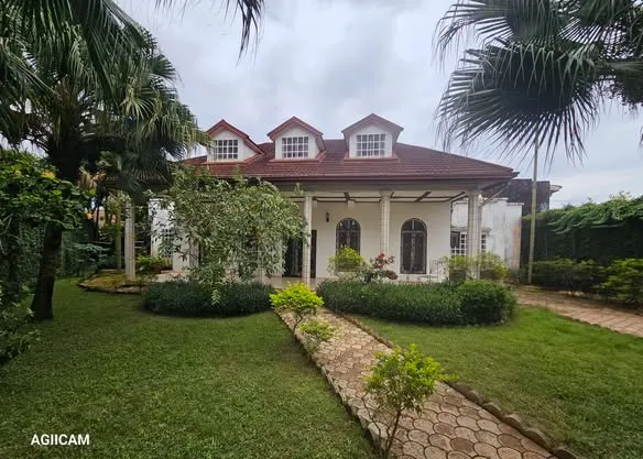 À VENDRE – SOMPTUEUX DUPLEX HAUT STANDING À HAPPY, YAOUNDÉ