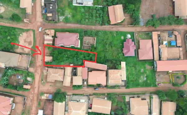 TERRAIN DE 892 M² À LOUER à NKOLANGA MARIE ALBERT après Awae Escalier  YAOUNDÉ