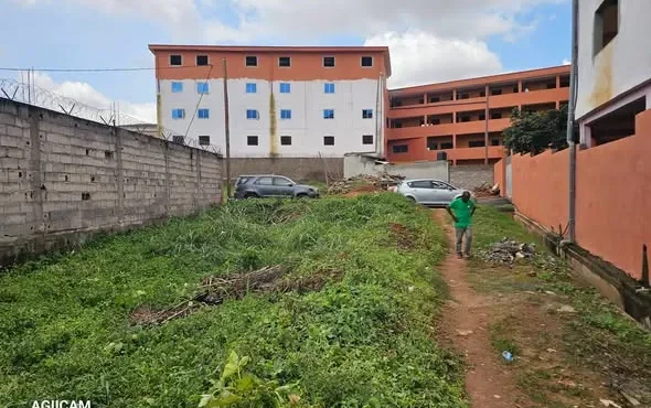 TERRAIN TITRÉ DE 400 M² À VENDRE À ODZA AUBERGE BLEUE YAOUNDÉ