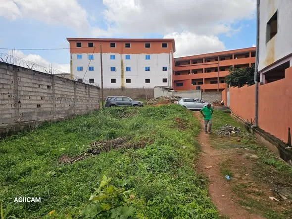 TERRAIN TITRÉ DE 400 M² À VENDRE À ODZA AUBERGE BLEUE YAOUNDÉ